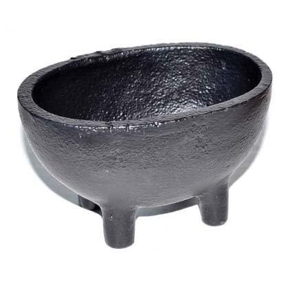 2 1/2" Oval cast iron cauldron - Skull & Barrel Co.