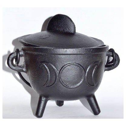 5" Cast iron cauldron w/ lid Triple Moon - Skull & Barrel Co.