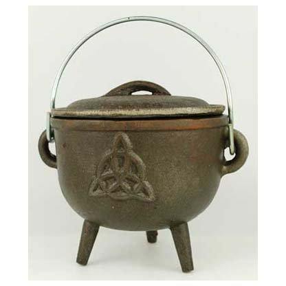 Triquetra cast iron cauldron 4 1/2" - Skull & Barrel Co.
